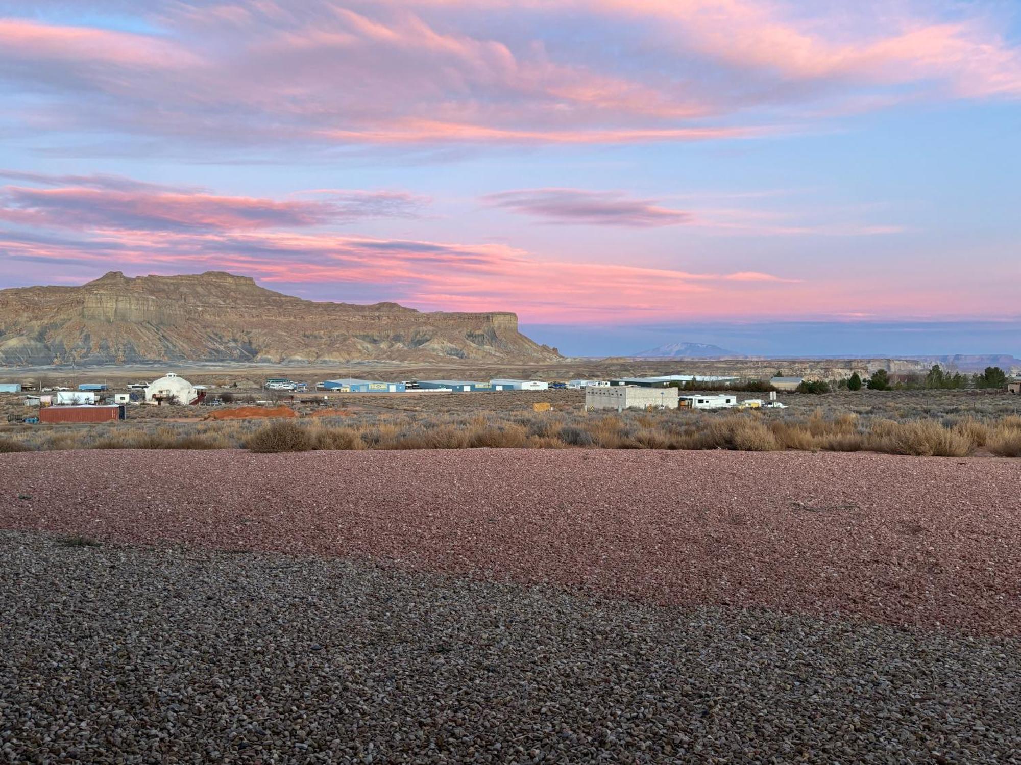 Page Arizona Border Town- Crimson Suite, Desert Canyon Getaway With Views Big Water Eksteriør billede